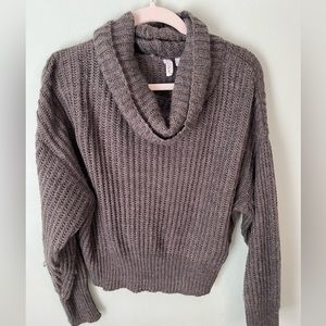 Elan sweater size small in grey, bought from a boutique last season.
